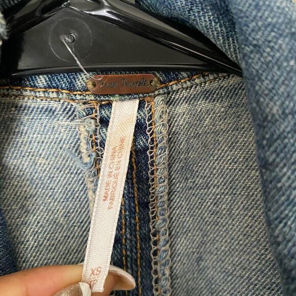 Free People sz XS boho blue jean‎ distressed Crocheted denim vest - Picture 5 of 10